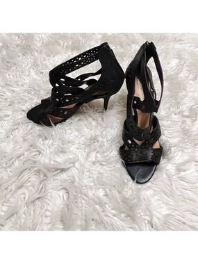 Badgley Mischka  Women’s Black Cut Out Leather Heel Shoes. Size 9